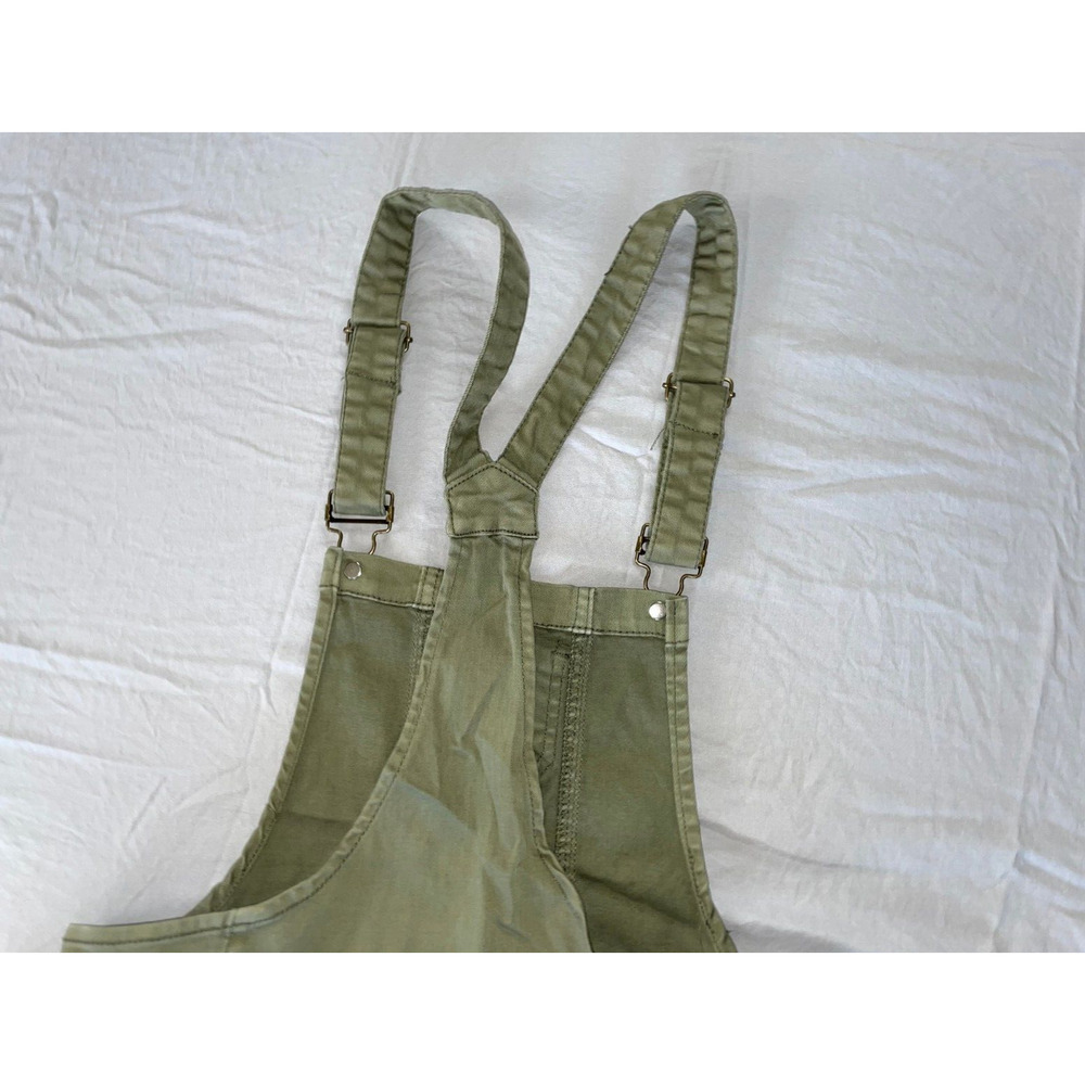 Twiin Sisters Frayed Cuff Denim Overall Shorts in Olive. Women's Size L, NWT!! - Picture 4 of 4
